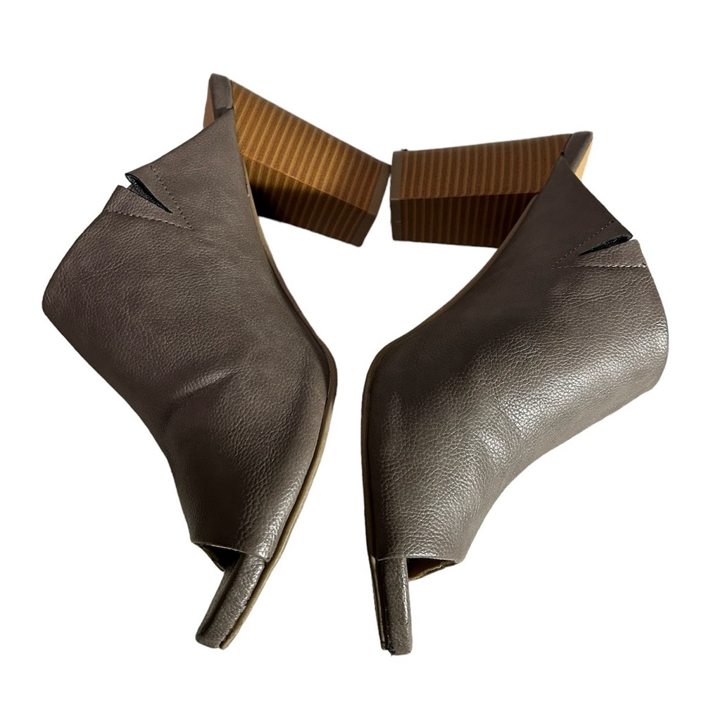 Cato | Peep Toe Heeled Taupe Sandal | Size 8.5